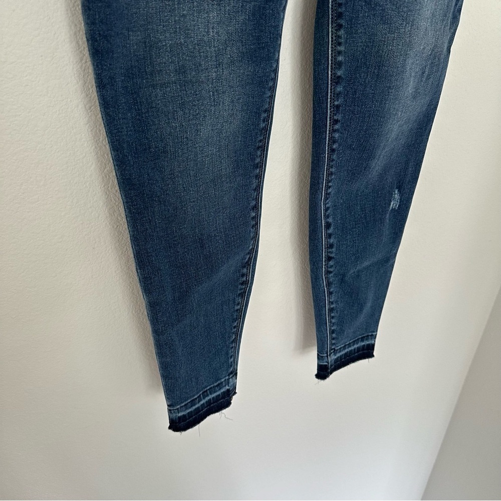 Spanx Distressed Skinny Jeans Pull On Style Medium Wash Raw Hem Size M Women’s - Picture 4 of 10